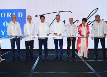 Presidente Abinader asiste a inauguración de los hoteles Dreams y Secrets Playa Esmeralda en Miches