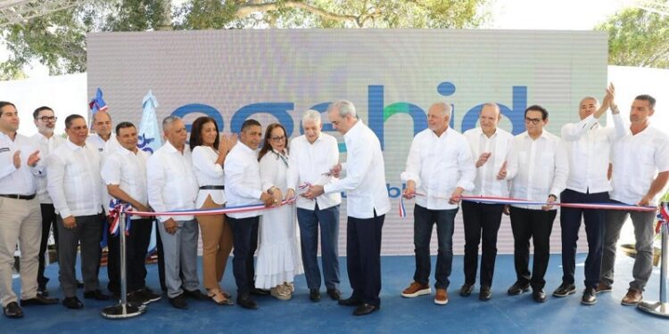 Presidente Abinader inaugura 48.49 kilómetros de carreteras y calles en la Sierra