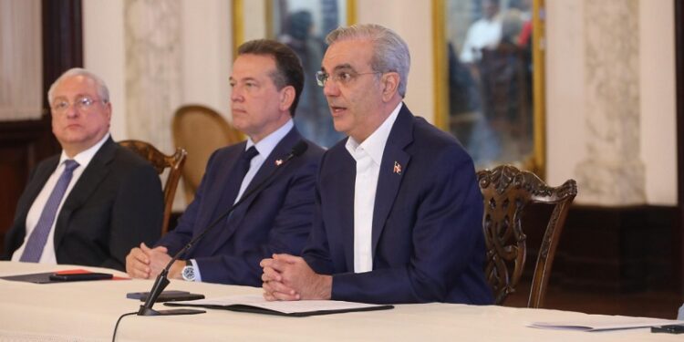 Presidente Abinader celebra cifra récord de 200.134 empleos directos en zonas francas