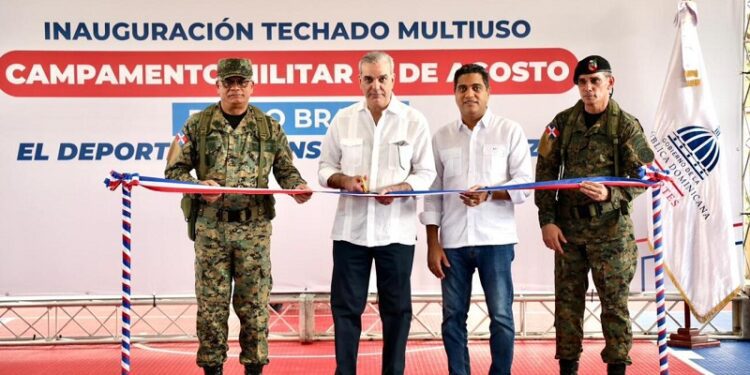 Presidente Abinader inaugura techado multiuso en el Campamento 16 de Agosto