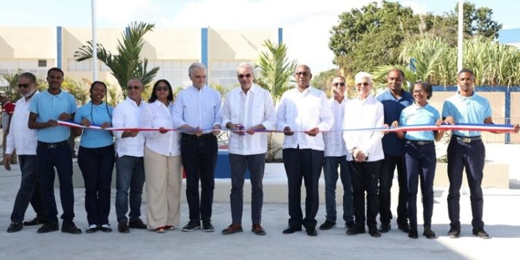 Presidente Abinader inaugura Liceo Experimental UASD en Elías Piña