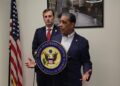 Adriano Espaillat obtiene acceso a instalaciones del ICE donde ingresan a detenidos