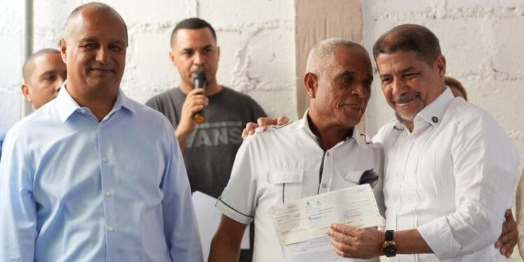 Gobierno entrega más de 111 millones de pesos a productores afectados por Melissa