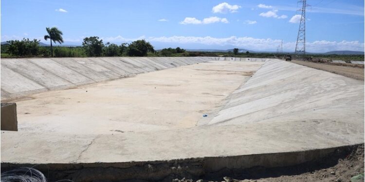 Arnaud afirma trabajos de alcantarillado sanitario en Mao avanzan más del 70 por ciento