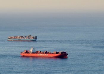 Fuerzas especiales de EE.UU. interceptan un carguero entre China e Irán y destruyen su carga