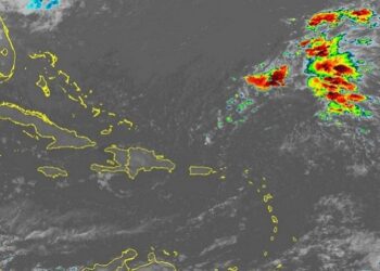 Ambiente mayormente soleado, chubascos aislados este martes