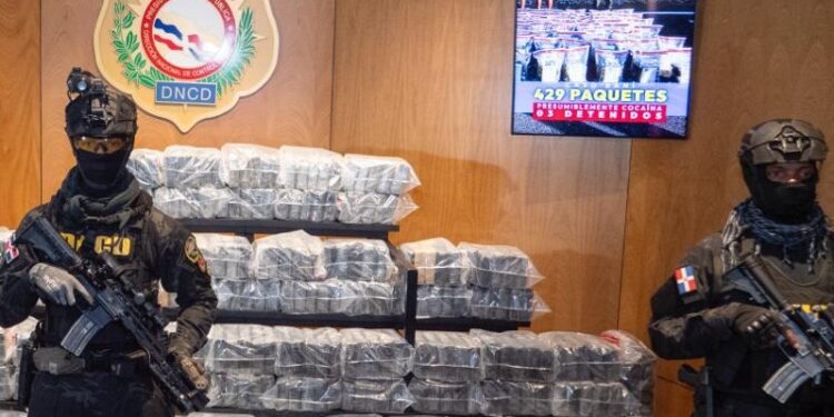Confiscan un cargamento de 429 paquetes de cocaína en las costas del municipio de Baní