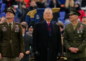 «Mucho más sencillo»: Trump reitera que EE.UU. empezará a golpear por tierra contra objetivos ‘narco’