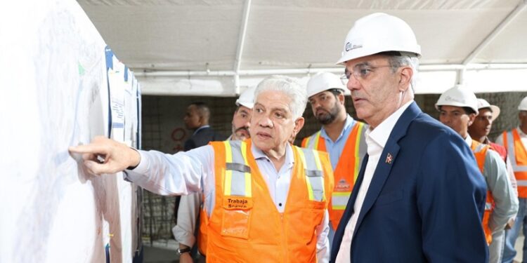 Presidente Abinader supervisa el túnel bajo la Plaza de la Bandera