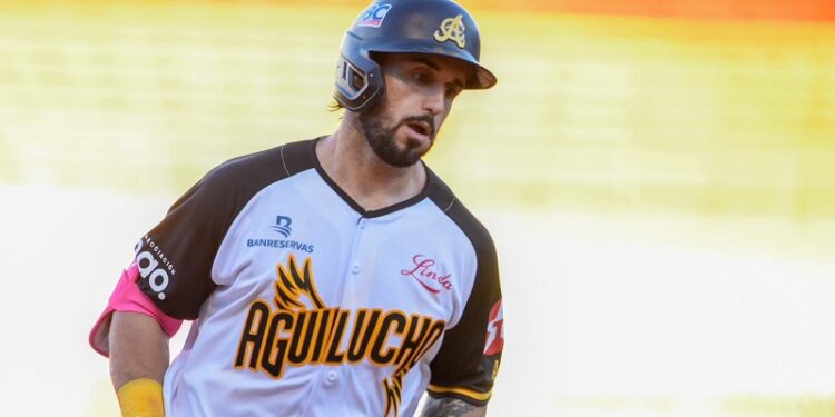 Águilas Cibaeñas derrotan a Estrellas en tarde de niños en el Estadio Cibao