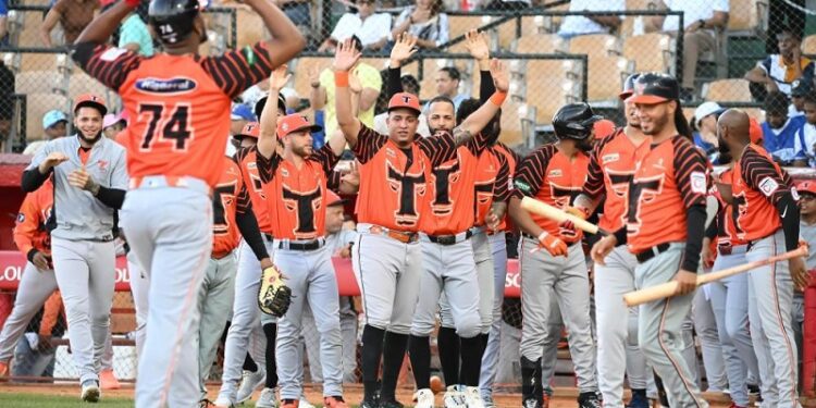 Eloy la saca, Brooks domina y Toros superan al Licey