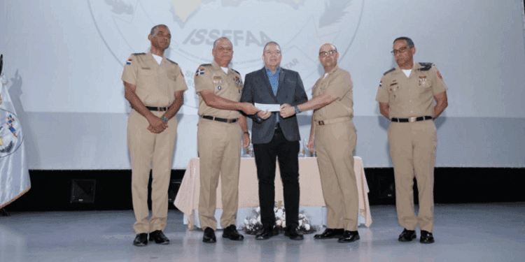 Ministerio de Defensa inicia entrega de “Cheque Sueldo por Año” a militares retirados recientemente