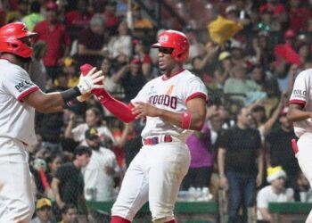 Rally de cuatro en el séptimo da triunfo al Escogido sobre Águilas