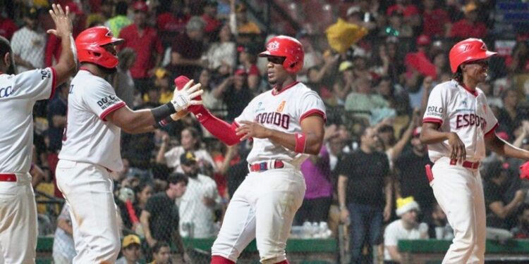 Rally de cuatro en el séptimo da triunfo al Escogido sobre Águilas