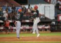Leones vienen de atrás para vencer a Gigantes y afianzarse en cuarto