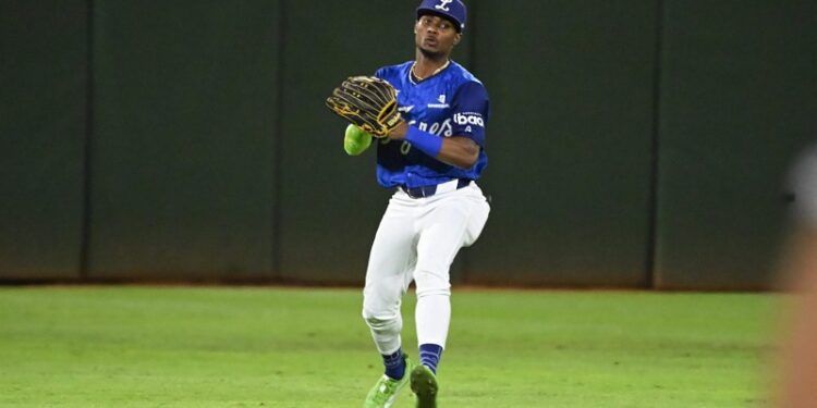 Ruiz despacha su primer jonrón en revés del Licey