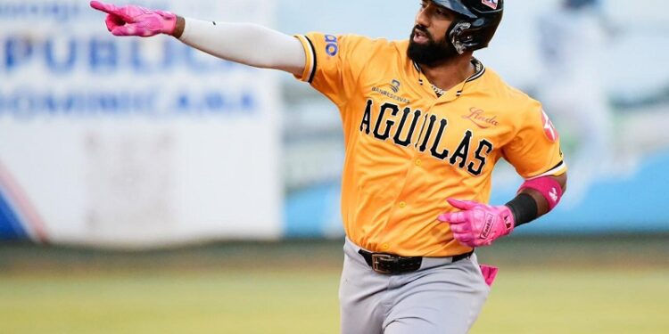 Águilas conectan 14 hits y suman su primera victoria de la semifinal