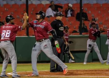 Los Gigantes reaccionan en el noveno para vencer a los Toros y subir al cuarto lugar
