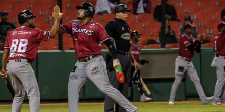 Los Gigantes reaccionan en el noveno para vencer a los Toros y subir al cuarto lugar