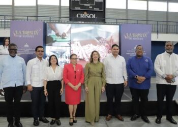 Gobierno entrega bono navideño a personas beneficiarias de Supérate