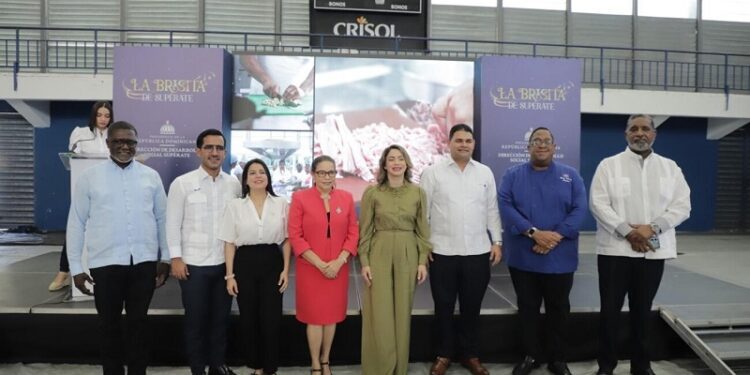 Gobierno entrega bono navideño a personas beneficiarias de Supérate