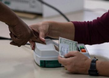 USCIS actualiza la política sobre datos biométricos para personas detenidas