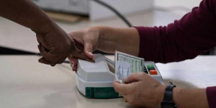 USCIS actualiza la política sobre datos biométricos para personas detenidas