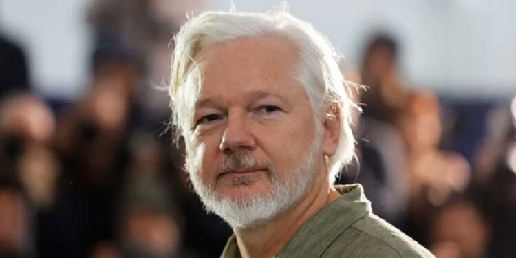 Julián Assange denuncia uso del Nobel de la Paz como «instrumento de guerra» con Machado