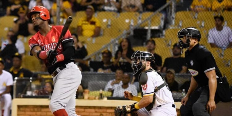 Águilas superan a Leones en Santiago