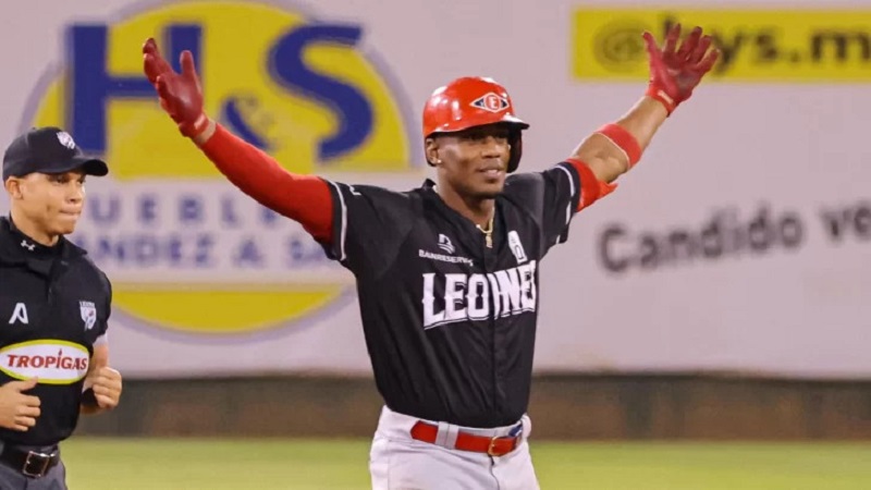 Escogido ruge en el octavo y se afianza como líder