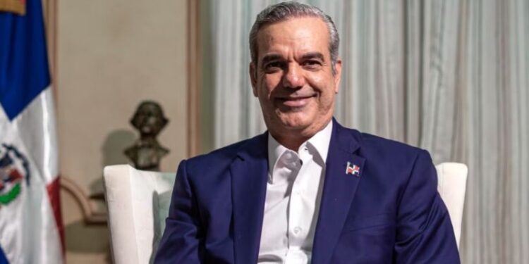 Presidente Abinader llama a los dominicanos a estar unidos, al amor y la solidaridad en Navidad