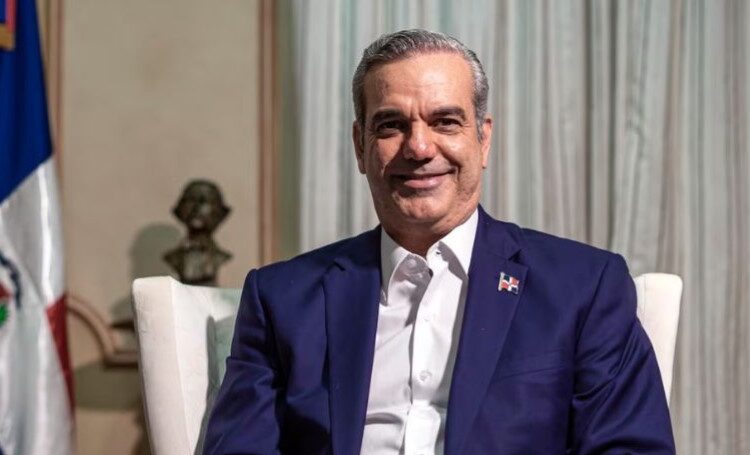 Presidente Abinader llama a los dominicanos a estar unidos, al amor y la solidaridad en Navidad