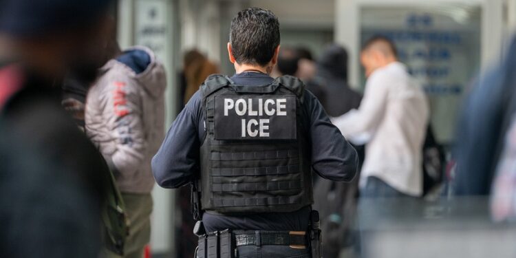 Mamdani enseña a los residentes de Nueva York cómo tratar con agentes de ICE
