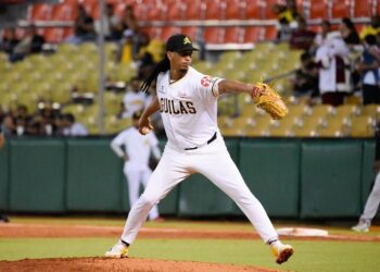 Águilas y Toros cierran serie regular con apretado partido