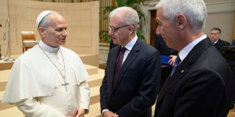 El Papa invita a los servicios de inteligencia a hacer un uso ético de la información