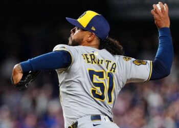 ¿Cambiarán los Cerveceros a Peralta? La puerta estaría “entreabierta” (informe)