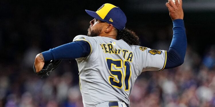 ¿Cambiarán los Cerveceros a Peralta? La puerta estaría “entreabierta” (informe)