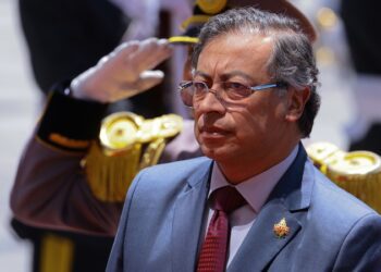 Petro pide a militares colombianos defender la «soberanía con la vida» ante amenazas de EE.UU.