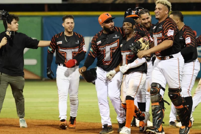 Rudy Martin dispara hit ganador en el décimo y Toros envían al último lugar a Estrellas