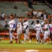 Toros vuelven a dar paliza a Estrellas y dominan Serie de la Caña