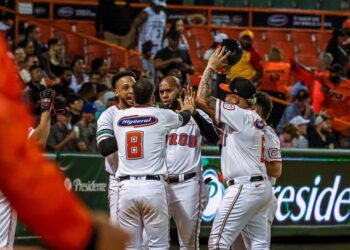 De la Cruz y los Toros arrancan Round Robin azotando a los Gigantes