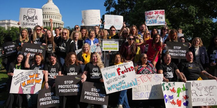 «¿Qué están protegiendo?»: Víctimas de Epstein reaccionan a publicación de nuevos archivos