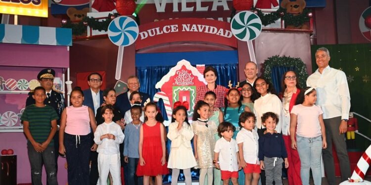 Vicepresidenta Raquel Peña y Leonardo Aguilera inauguran Villa Navidad en Santiago