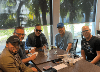 Los Hermanos Rosario dan forma a sus próximos lanzamientos musicales