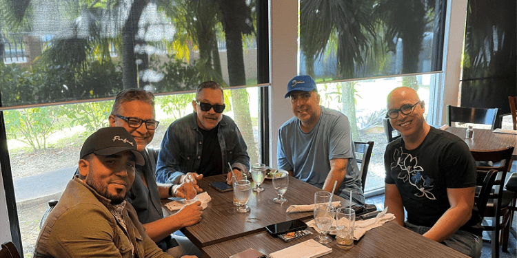 Los Hermanos Rosario dan forma a sus próximos lanzamientos musicales