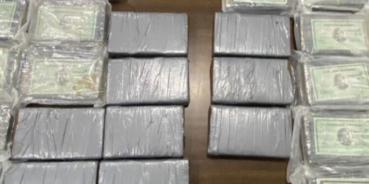 Apresan a tres personas y ocupa gran cantidad de sustancias controladas en SPM