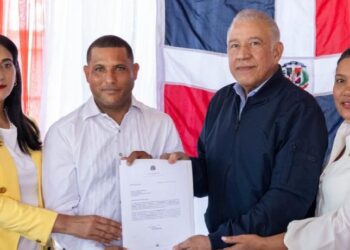 Gobierno entrega más de 85 millones para construcción de obras en Azua