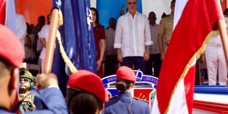 Abinader encabeza desfile conmemorativo del 213 aniversario del natalicio de Juan Pablo Duarte