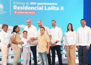 Presidente Abinader entrega 200 apartamentos en SDO financiados por Banreservas