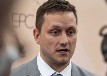 El primer ministro de Groenlandia pide a su pueblo prepararse para una posible invasión de EE.UU.